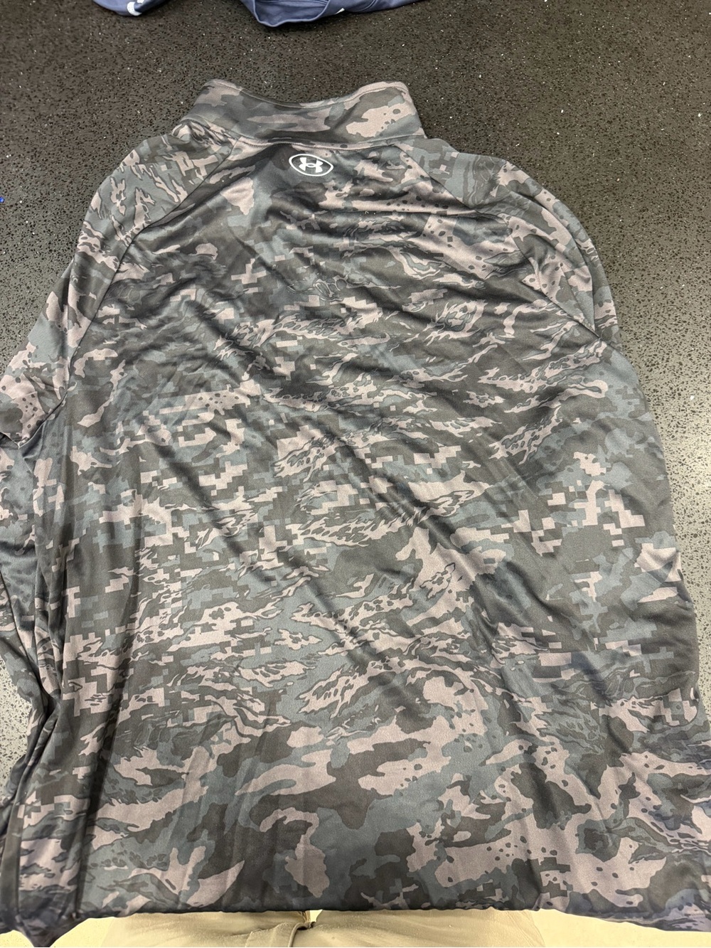 Under Armour Freedom Camo Quarter-Zip Lightweight Pullover - Black/Gray - Picture 3 of 3